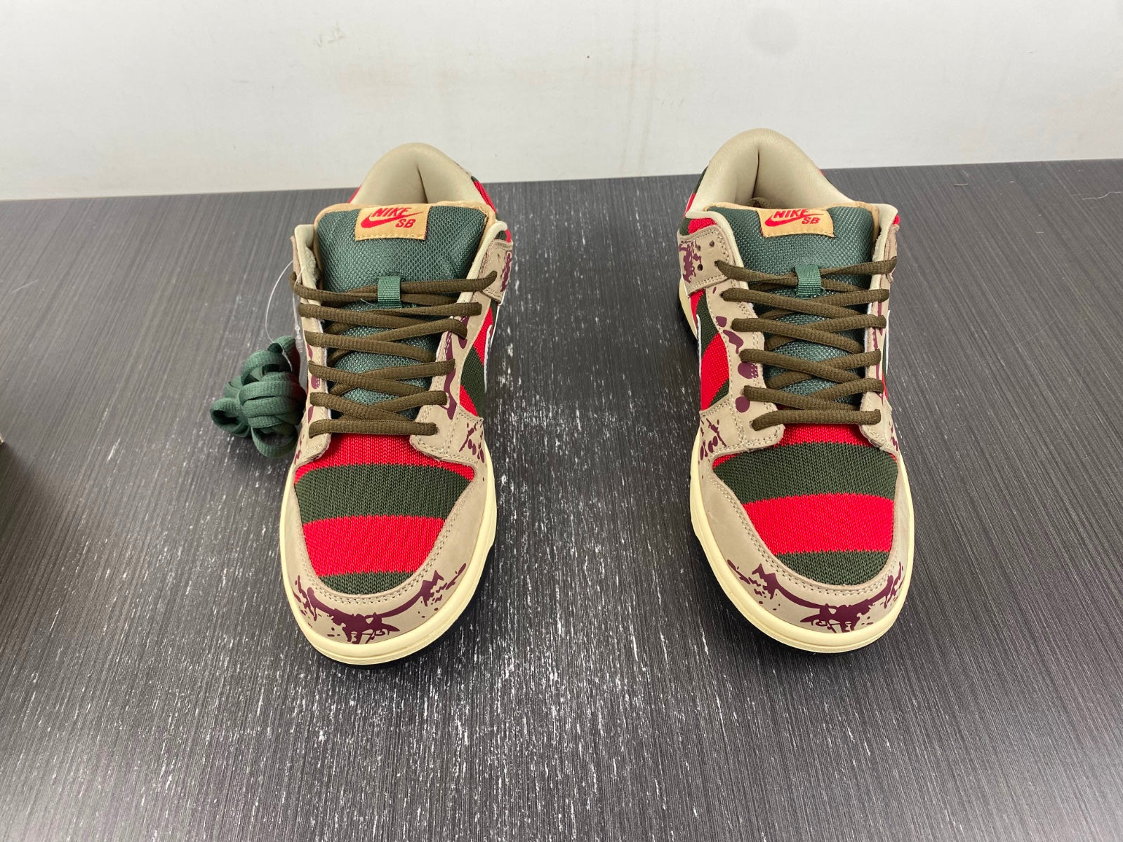 Custom SB Dunk Low “Freddy Krueger” - sneakerlandnet