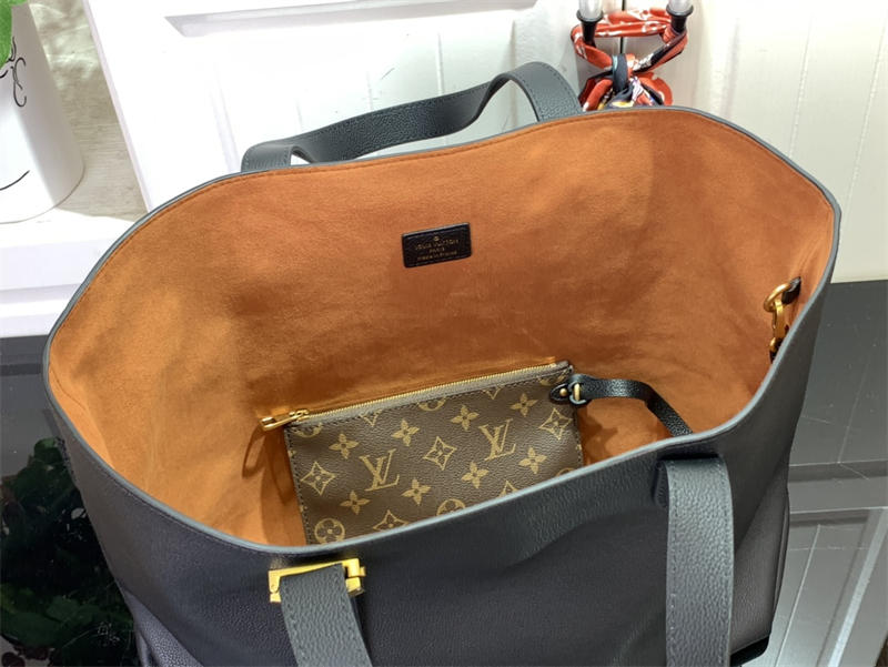 LV Onthego Monogram M25342 1984brand