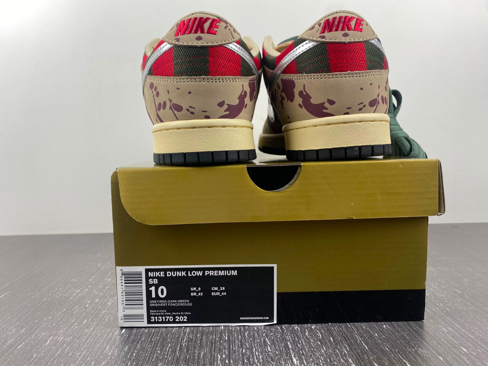 Custom SB Dunk Low “Freddy Krueger” - sneakerlandnet