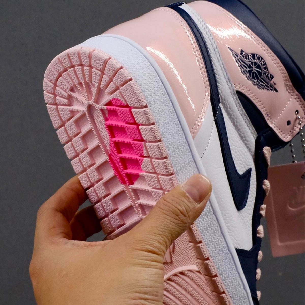 Air Jordan 1 Retro High Wmns OG SE 'Bubble Gum' - sneakerhypesusa