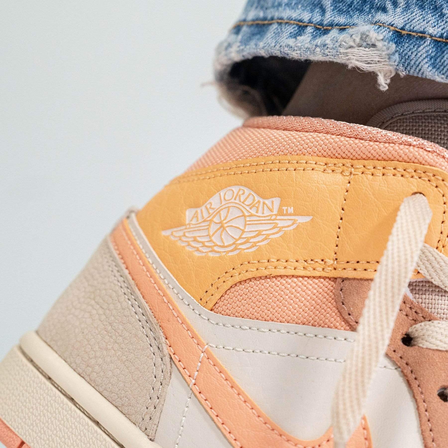 Air Jordan 1 Wmns Mid 'Apricot' - sneakerhypesusa