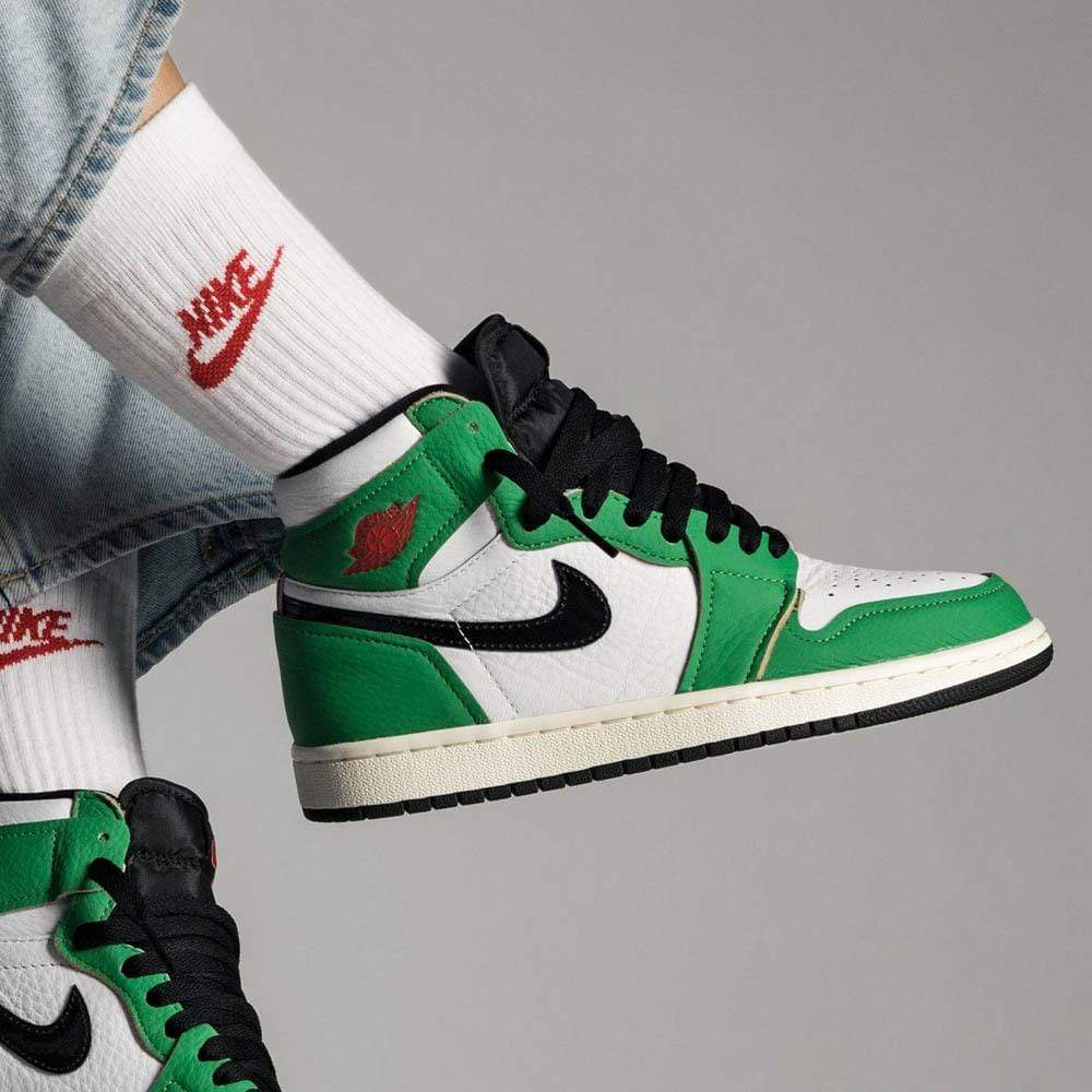 Air Jordan 1 Wmns Retro High OG 'Lucky Green' - sneakerhypesusa