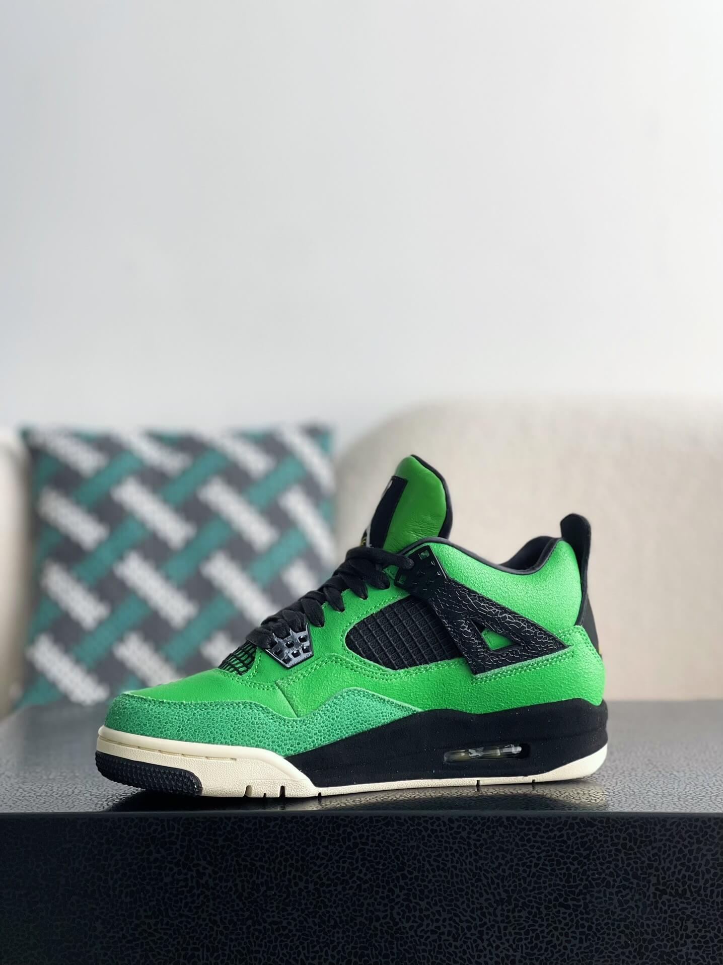 Air Jordan 4 Retro "Manila" Sneaker