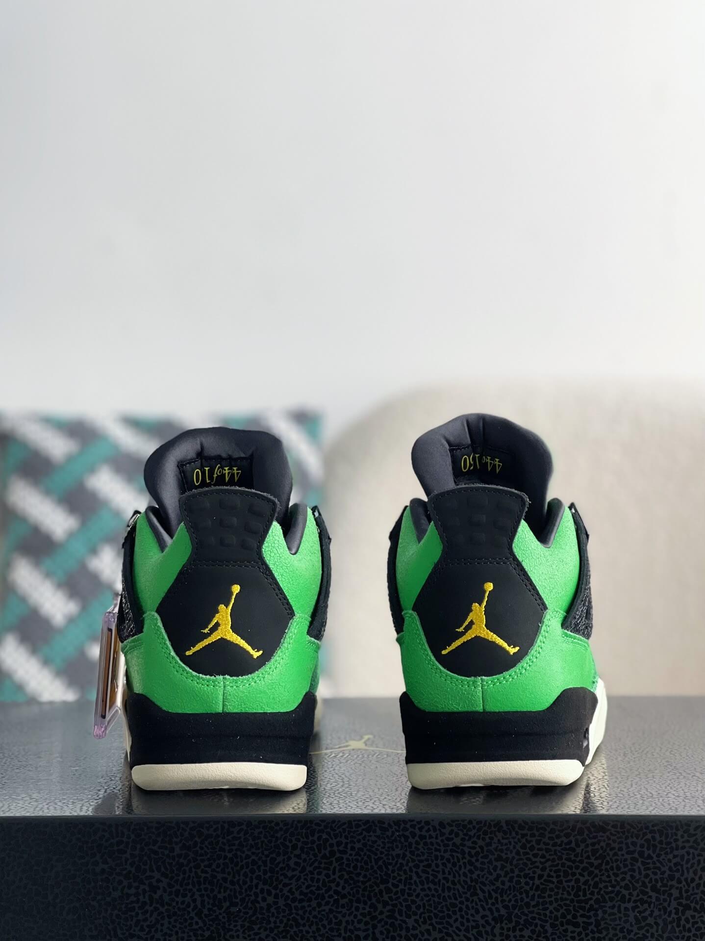 Air Jordan 4 Retro "Manila" Sneaker