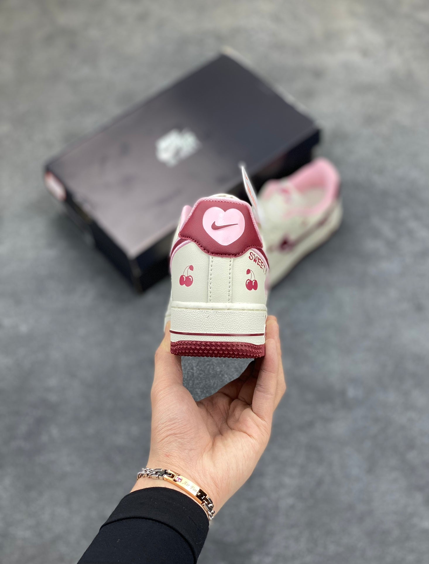 Custom Air Force 1'07 Low Valentine's Day sneakerhypes