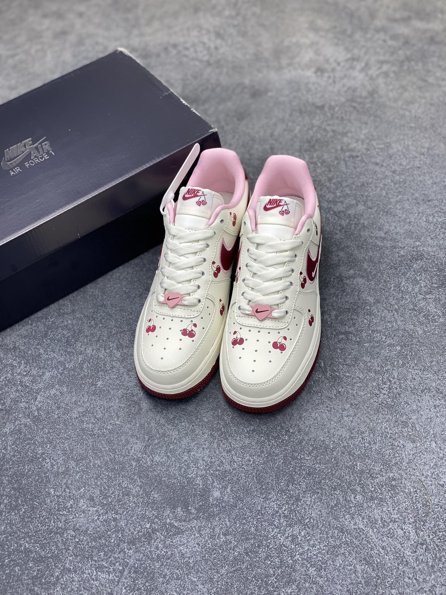 Custom Air Force 1'07 Low Valentine's Day sneakerhypes