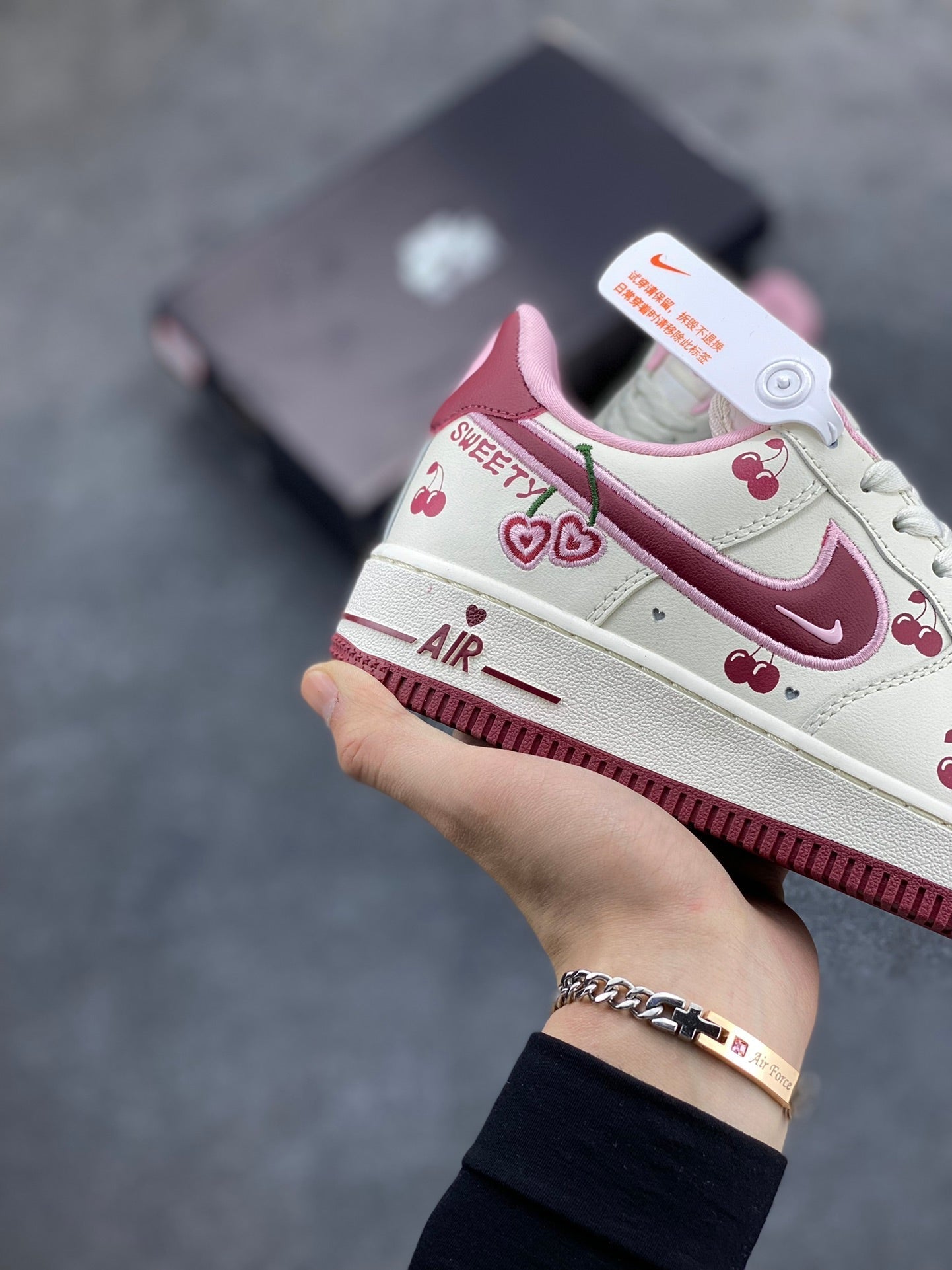 Custom Air Force 1'07 Low Valentine's Day sneakerhypes