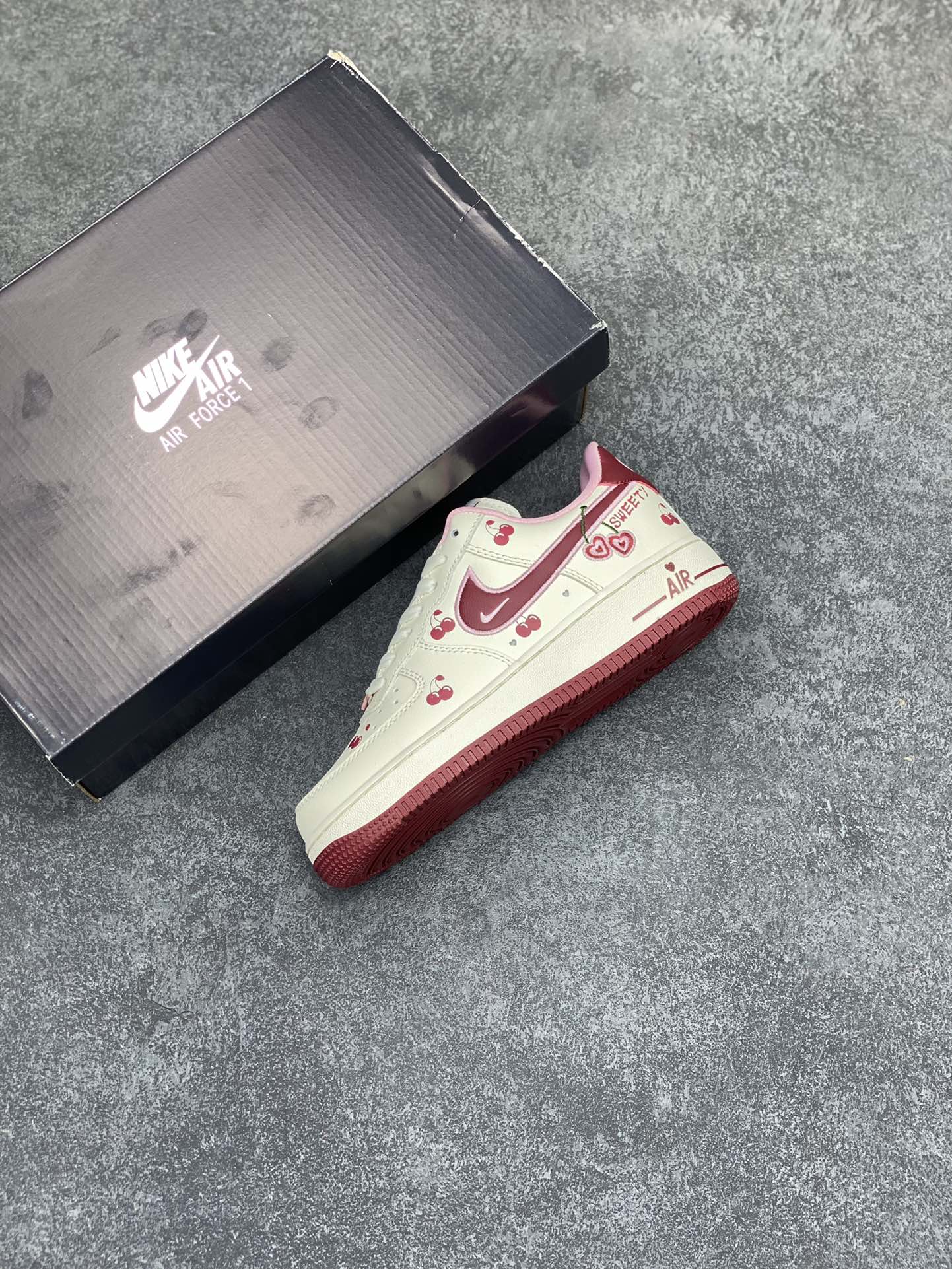 Custom Air Force 1'07 Low Valentine's Day sneakerhypes