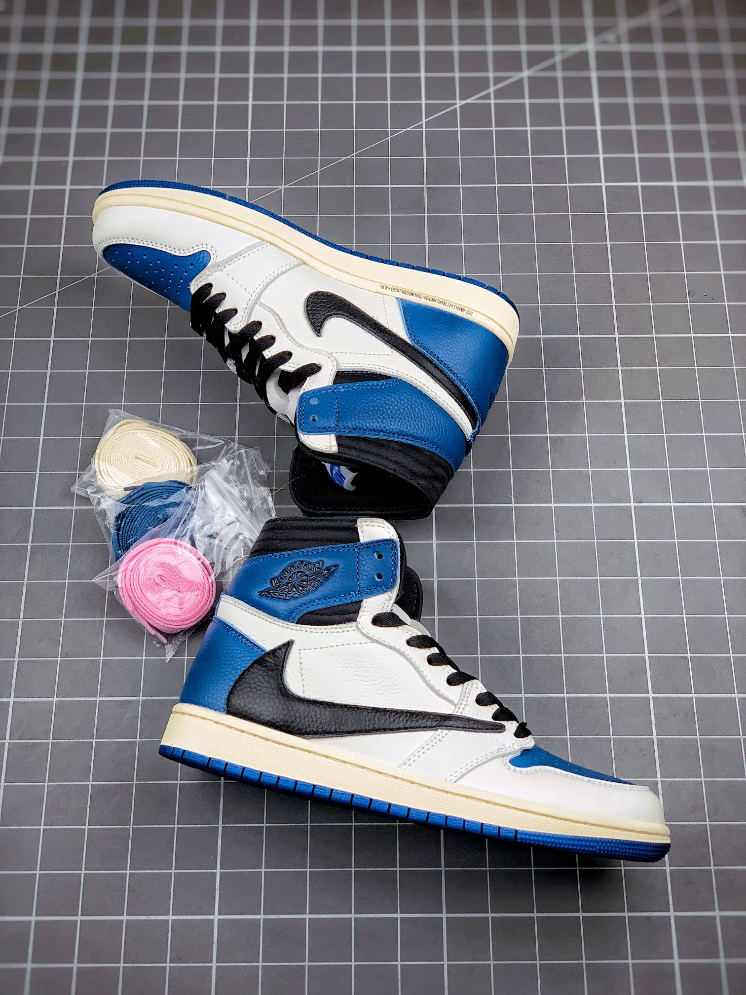 Custom Air Jordan 1 High OG SP Fragment x Travis Scott DH3227-105 sneakerhypes