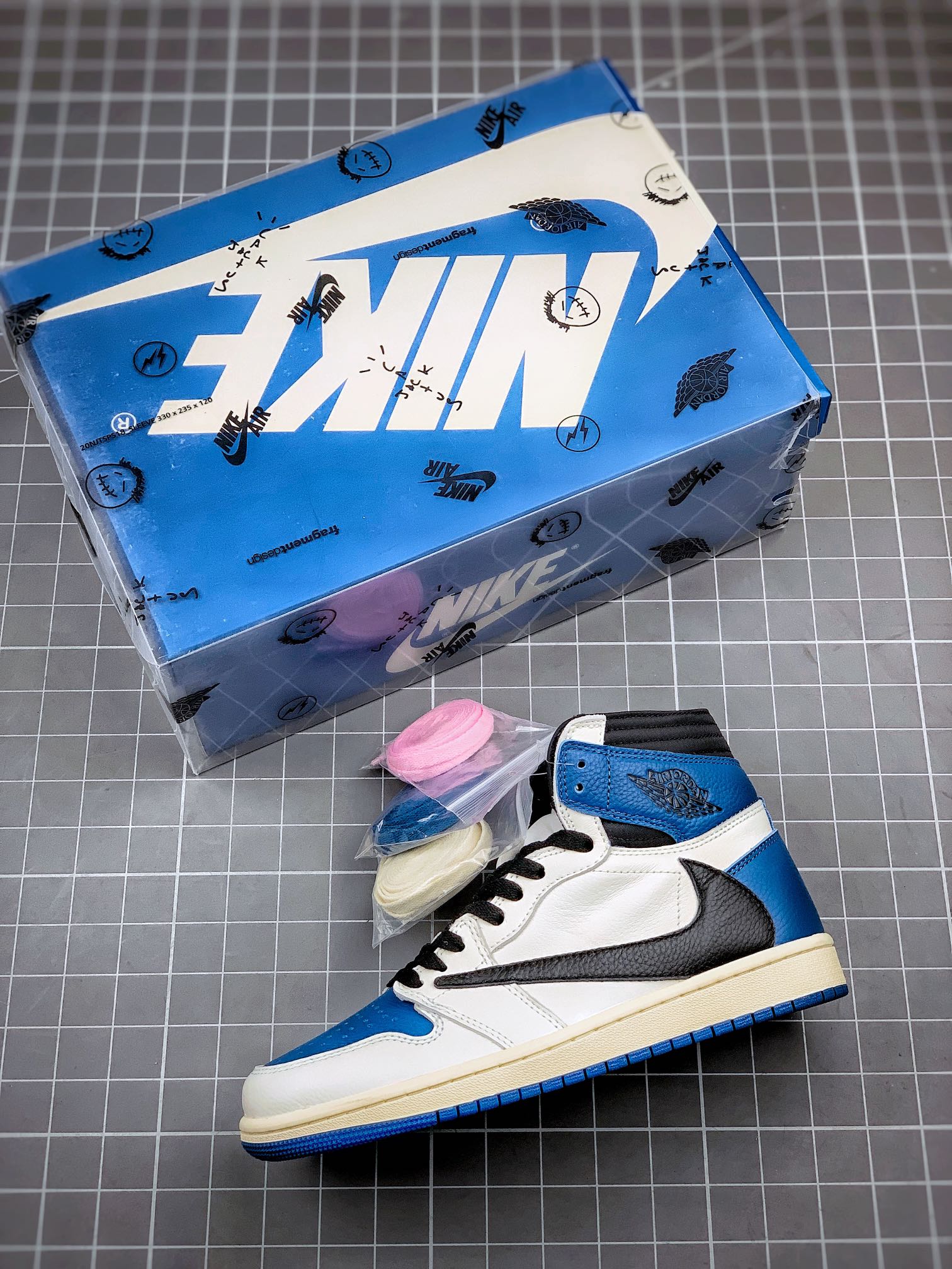 Custom Air Jordan 1 High OG SP Fragment x Travis Scott DH3227-105 sneakerhypes