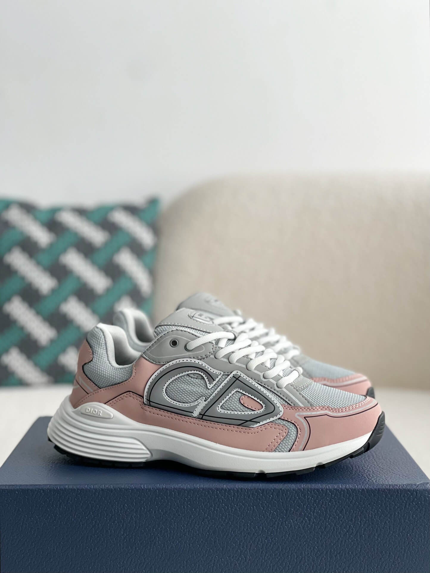 DR B30 Grey Light Pink Sneakers