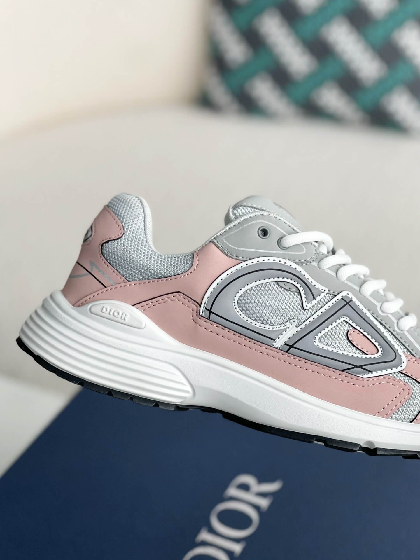 DR B30 Grey Light Pink Sneakers