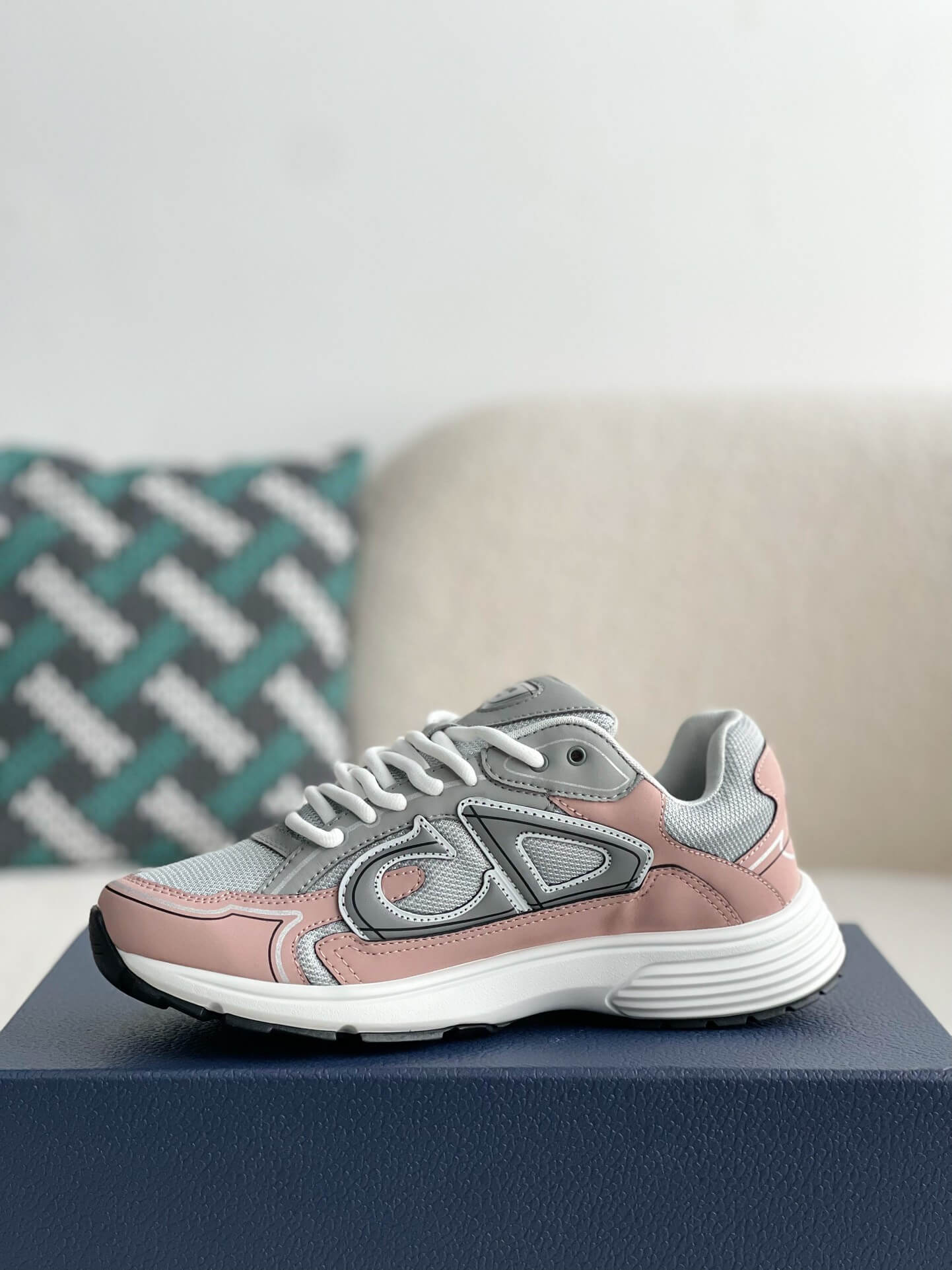 DR B30 Grey Light Pink Sneakers