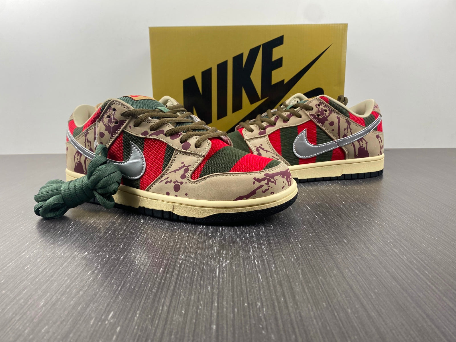 Custom SB Dunk Low “Freddy Krueger” - sneakerlandnet