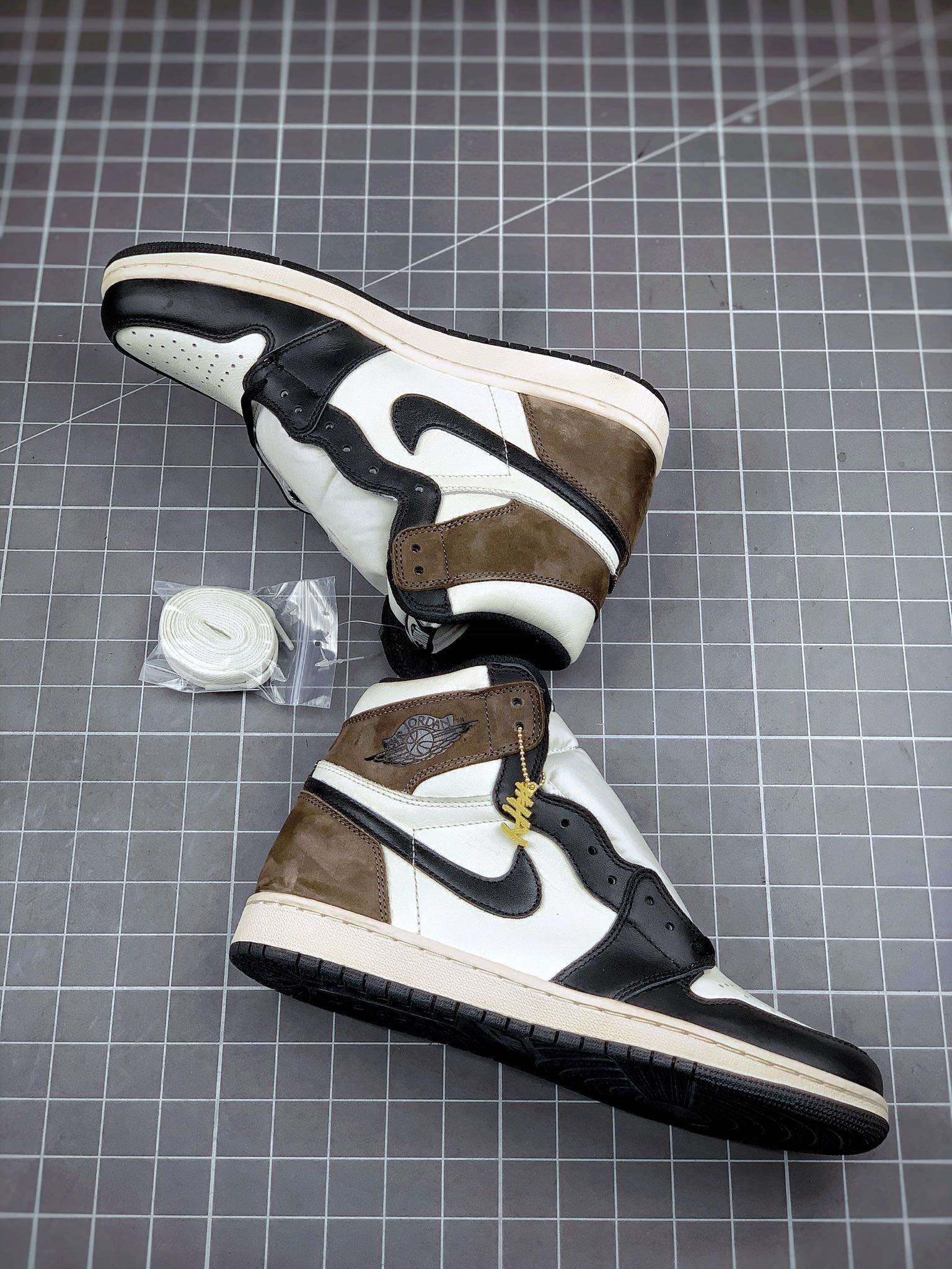 Custom Jordan 1 Retro High Dark Mocha - 555088-105 sneakerhypes