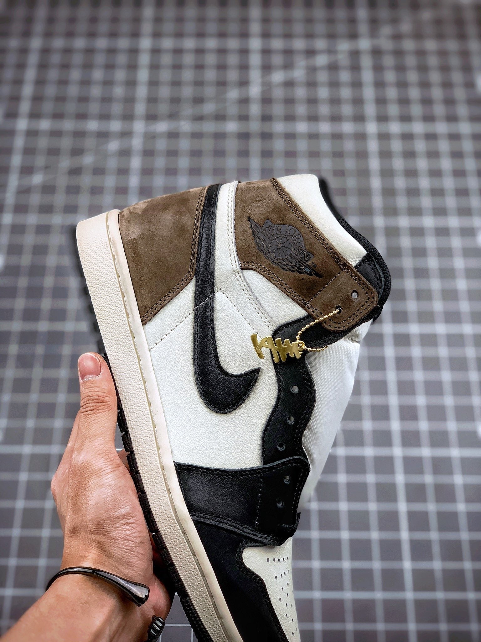 Custom Jordan 1 Retro High Dark Mocha - 555088-105 sneakerhypes