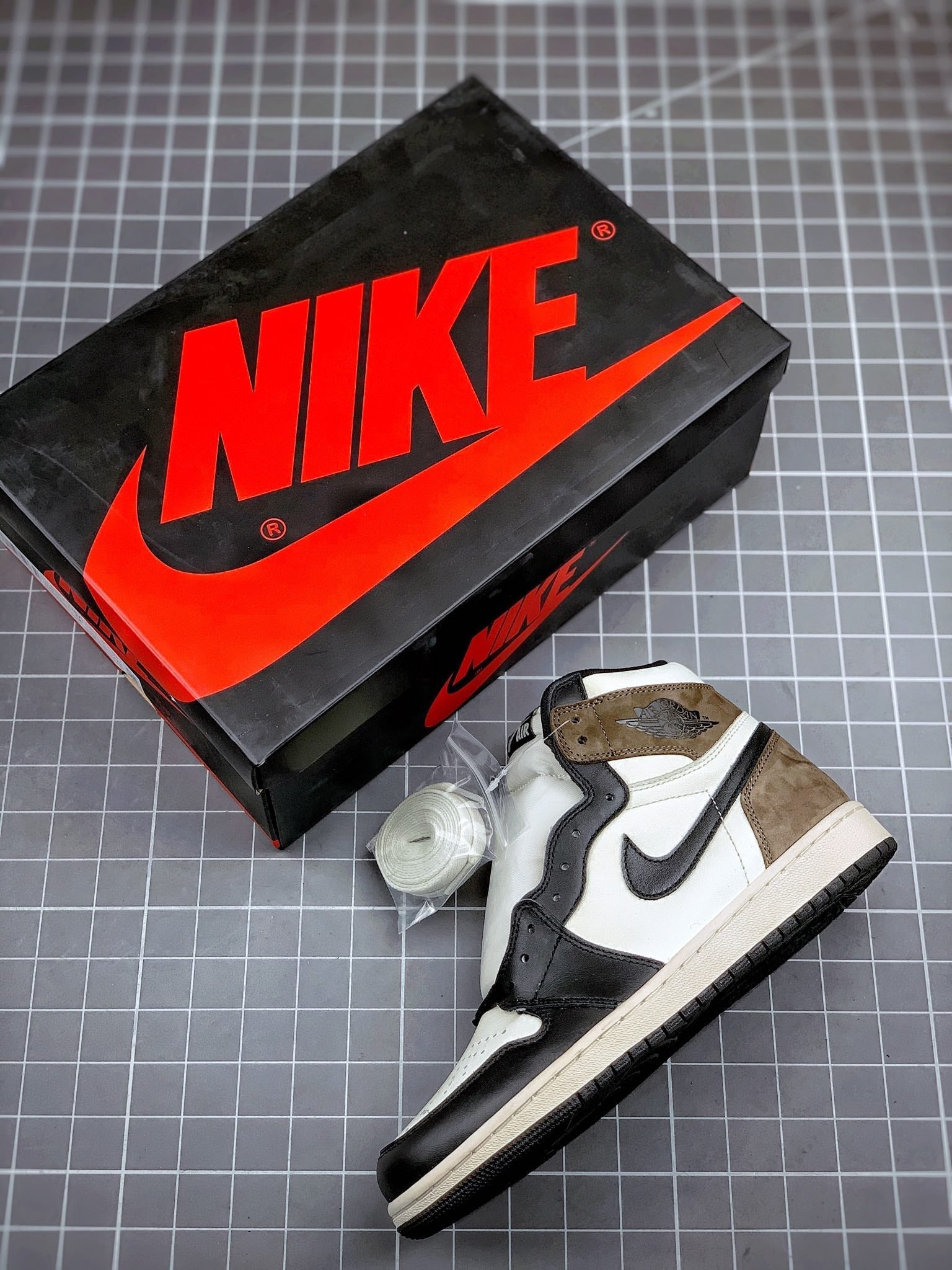 Custom Jordan 1 Retro High Dark Mocha - 555088-105 sneakerhypes