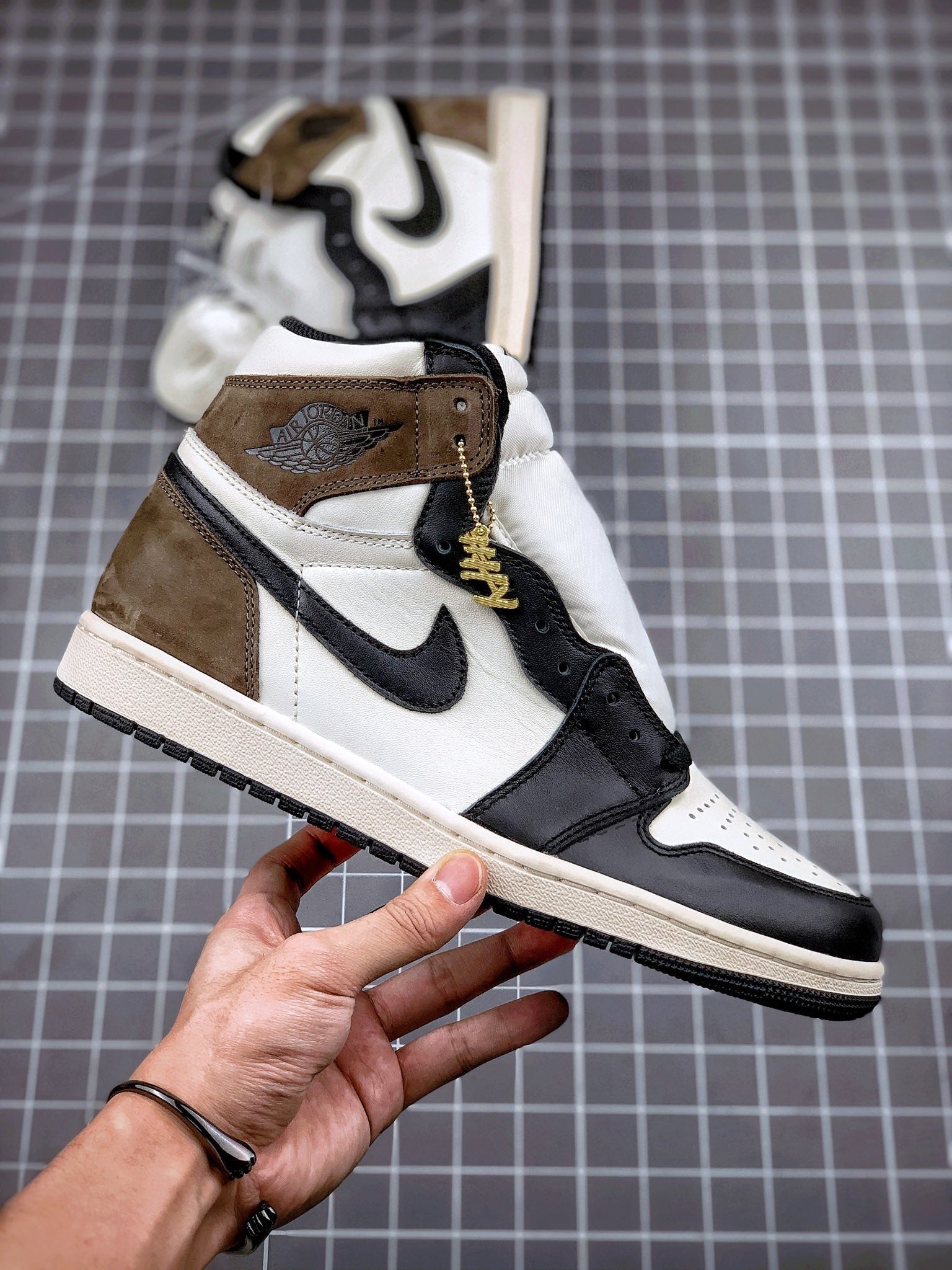 Custom Jordan 1 Retro High Dark Mocha - 555088-105 sneakerhypes